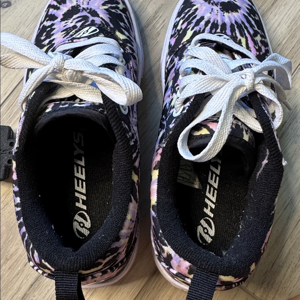 Stylish Kids' Tie-Dye Roller Shoes - Picture 8 of 9